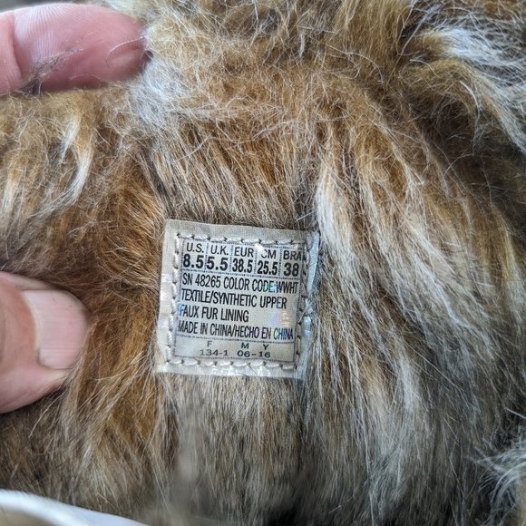 Skechers Skech-tex Waterproof  Womens white Boots Size 8.5M faux coyote fur line - Picture 9 of 11